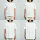 まる子®️のゴミ収集車くん Organic Cotton T-Shirtのサイズ別着用イメージ(男性)