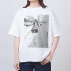 OtoAの隠れた宝石を探す人 Oversized T-Shirt
