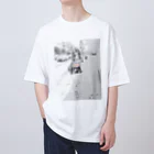 OtoAの隠れた宝石を探す人 Oversized T-Shirt