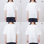 OARFISHの赤帽子と青ワニ Oversized T-Shirt