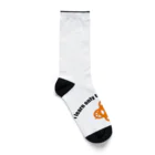 『Nothing Is Real』-- IN SUZURIの吾唯足知h.t.ショルダーアーチ橙・黒英語 Socks