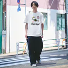 旅猫王子れぉにゃん👑😼公式(©️レイラゆーし。©️ Layla-246yuusi.)の［ロゴ］ぽてっと転げる☆れぉにゃん Regular Fit T-Shirt