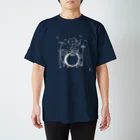 なで肩うさぎのTシャツ屋さんのドラムを叩く猫：線描きver. Regular Fit T-Shirt