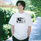 akane_art（茜音工房）のモノクロフラワー（野いちご） Regular Fit T-Shirt