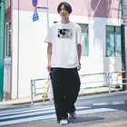 akane_art（茜音工房）のモノクロフラワー（野いちご） Regular Fit T-Shirt