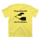 つりてらこグッズ(釣り好き＆おもしろ系)の風が吹いたらスピナベＴシャツ② Regular Fit T-Shirtの裏面