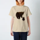 Makiko Goto goods storeの冬眠めざめのおやこヒグマ Regular Fit T-Shirt