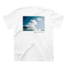 S ᴱ ᴿ ᴵ ᴺ ᴬのskyバックプリントTシャツ Regular Fit T-Shirtの裏面