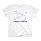 クロの店のしゃぼん玉と街並み Regular Fit T-Shirt