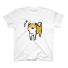 おもかわ〜おもしろい・かわいい専門店〜の立ち寝秋田犬 Regular Fit T-Shirt