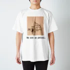 思い出団地の巡回中 Regular Fit T-Shirt