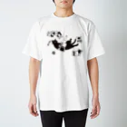 123izmの読書ねこ（黒） Regular Fit T-Shirt