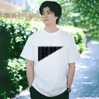 シルシファクトリーのトラリミがすぎるTシャツ WH Regular Fit T-Shirt