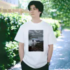 サマ〜の描いたものの曇の日の海 Regular Fit T-Shirt