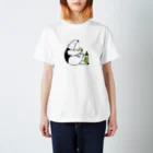 たやまゆうりの冷やした緑茶を飲むミナミコアリクイ Regular Fit T-Shirt