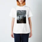 サマ〜の描いたものの曇の日の海 Regular Fit T-Shirt