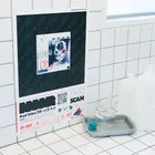 keeeeeep smilingの口紅を塗る女とスリスリする猫 Stickable Poster on the tiles
