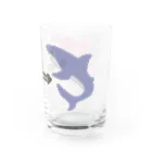 さかたようこ / サメ画家のサメさんたちの #ソーシャルディスタンス | ほわほわcolor Water Glass :right