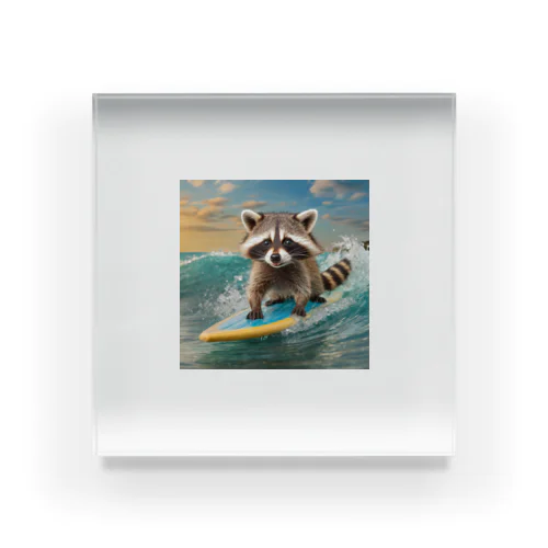 たぬきがサーフィンをしている Acrylic Block