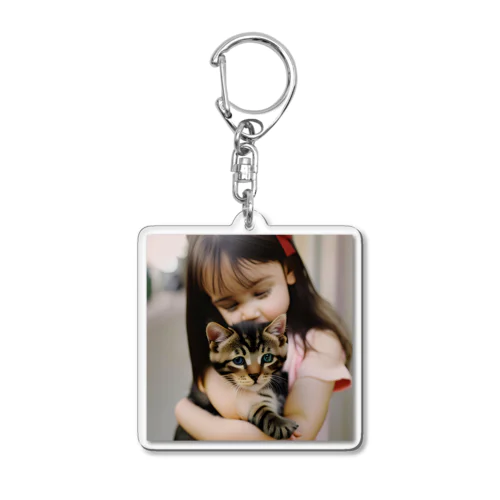 子猫を抱く少女 Acrylic Key Chain