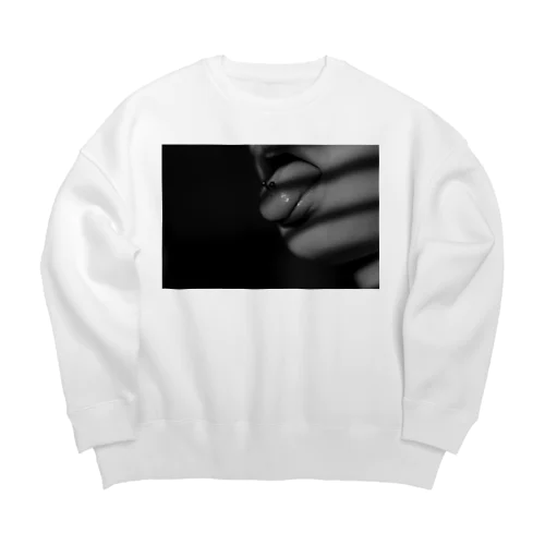 セルフポートレートシリーズ「ピアス」 Big Crew Neck Sweatshirt