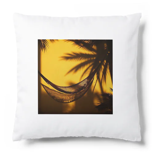 リゾート服に似合う、ハンモックで揺れる影の絵 Cushion