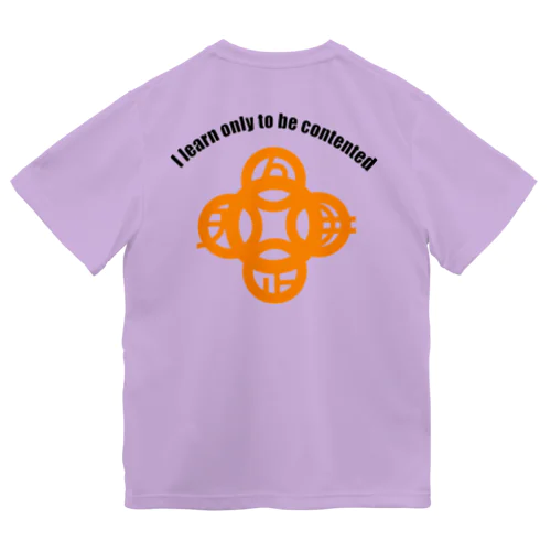 吾唯足りるを知るh.t.大アーチ・黒・英文字・橙 Dry T-Shirt