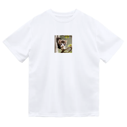 子猫と木 Dry T-Shirt