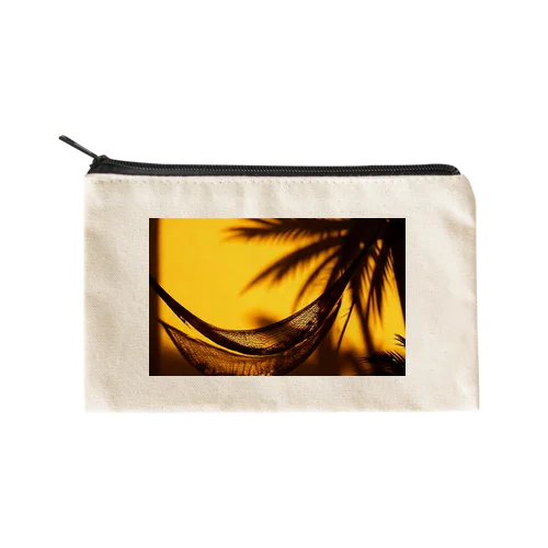 リゾート服に似合う、ハンモックで揺れる影の絵 Flat Pouch