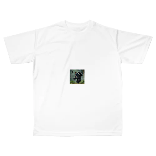 ハンマー投げで力強く回転するゴリラ All-Over Print T-Shirt