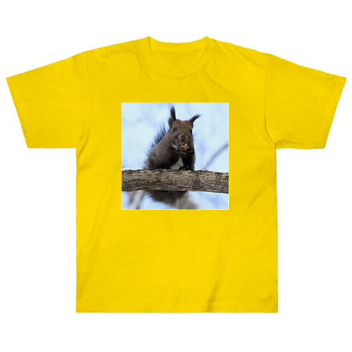 【サロベツのエゾリス】今日もせっせと働きます Heavyweight T-Shirt