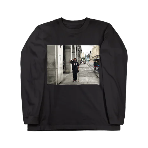 キューバでゲバラの格好した金くれ爺さん Long Sleeve T-Shirt