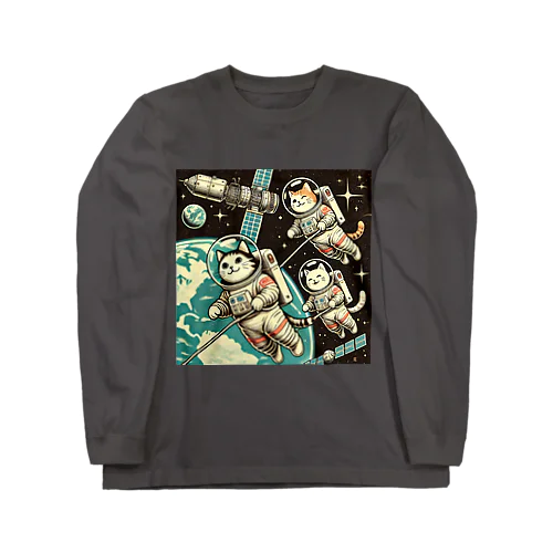 猫、宇宙遊泳 Long Sleeve T-Shirt
