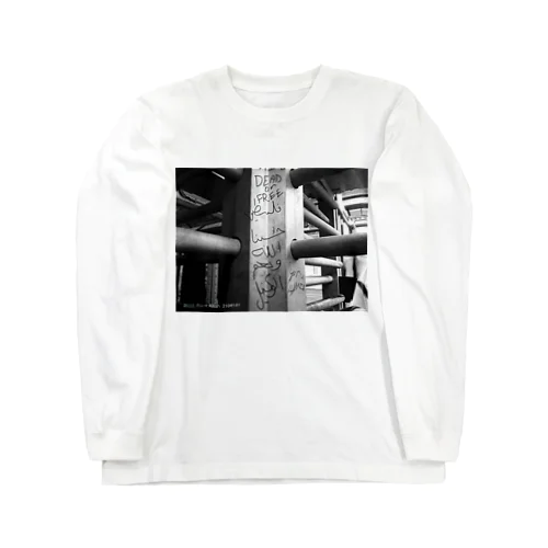 border_between_001 Long Sleeve T-Shirt
