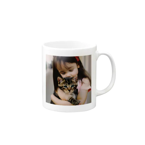 子猫を抱く少女 Mug