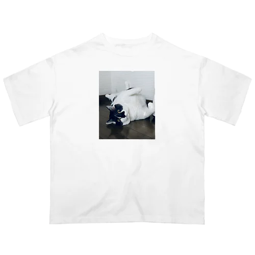 寝起きのニャンコ先生 Oversized T-Shirt