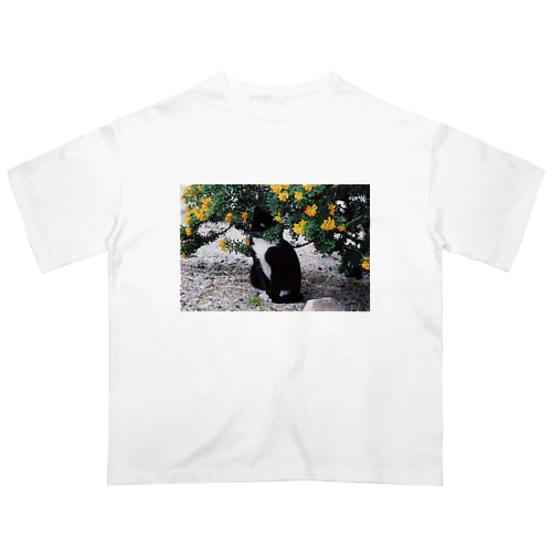 猫 サントリーニ島にて Oversized T-Shirt