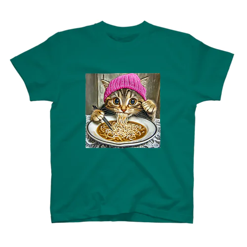 ラーメンを食べる猫Tシャツ Regular Fit T-Shirt