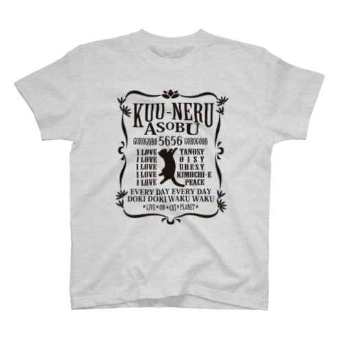 KUU-NERU　ASOBU　猫のエンブレム Regular Fit T-Shirt