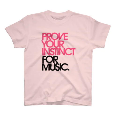 PYIFM.（ブラック＆ピンク） Regular Fit T-Shirt