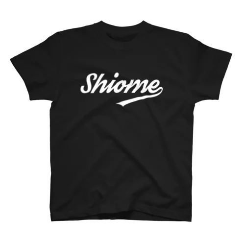 シオメ ストリートロゴ 白 Regular Fit T-Shirt