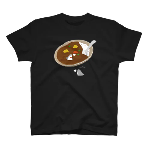 カレーの中と外で視線を交わすサメ Regular Fit T-Shirt