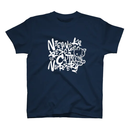 落書きスタイルのタイポグラフィデザインTシャツが登場🐱（白マーク） Regular Fit T-Shirt