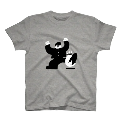 猫に絡まれる人 Regular Fit T-Shirt
