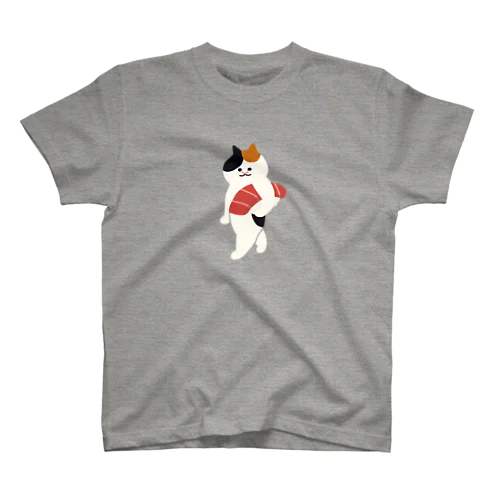 【中】まぐろの握り寿司を自慢げに運ぶねこ Regular Fit T-Shirt