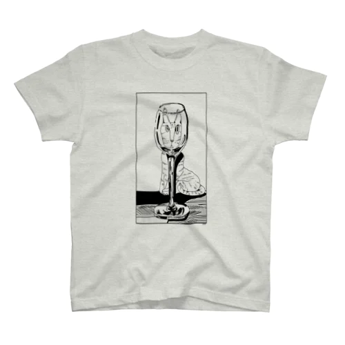 ワイングラスに映るネコ Regular Fit T-Shirt