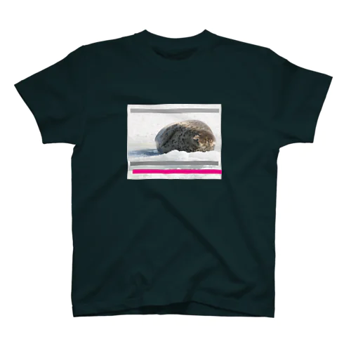 【アザラシ】北の岬にやって来る Regular Fit T-Shirt