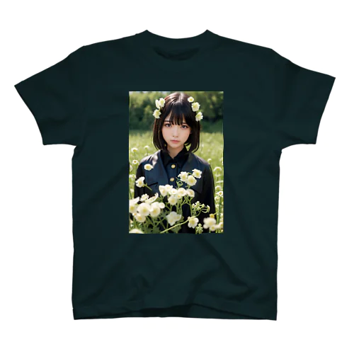 黒衣の美女 Regular Fit T-Shirt