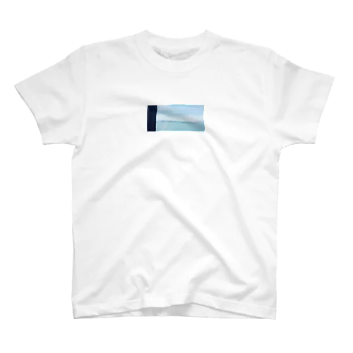窓から見える、海のいろ。 Regular Fit T-Shirt
