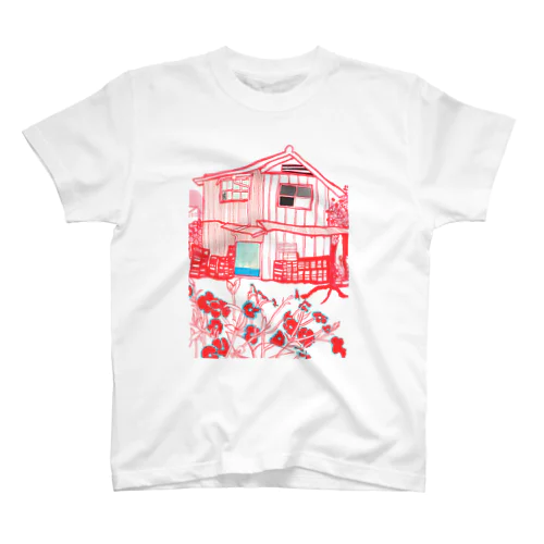 古い町並みの赤トタン Regular Fit T-Shirt